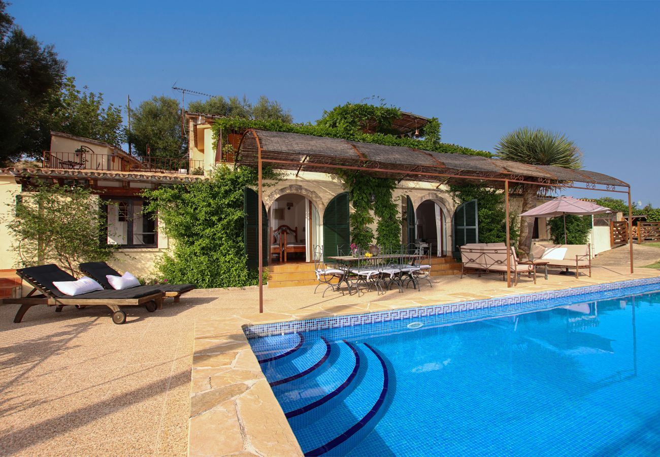 Family Holiday Rental Villa | Pollentia Rentals